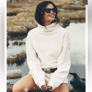 NWT ALO Yoga Polar Fleece Hazy Pullover